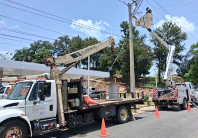 EDEESTE construye nuevas redes eléctricas para fortalecer el servicio en Yamasá y Peralvillo