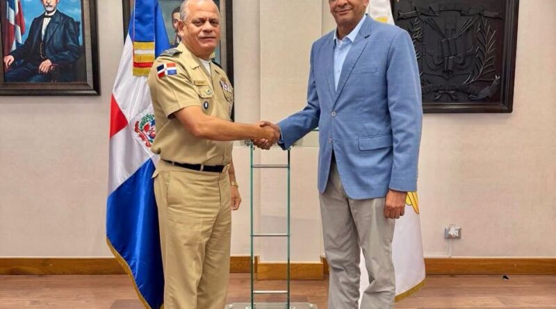 Director del COE realiza visita de cortesía al Ministerio de Defensa