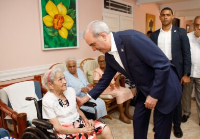 Abinader visita Hogar de Ancianos San Francisco de Asís tras remozamiento de seis áreas para mejorar la calidad de vida de los residentes