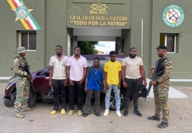 Ejército intercepta jeepeta con cinco haitianos indocumentados en Dajabón; conductor escapó tras persecución Ejército intercepta jeepeta con cinco haitianos indocumentados en Dajabón; conductor escapó tras persecución
