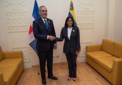 Abinader y Delcy Rodríguez abordan cooperación energética, relaciones consulares y turismo en reunión bilateral en Roma