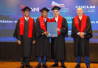 Abinader encabeza graduación de la octava promoción de la Maestría en Derecho Administrativo y Gestión Municipal