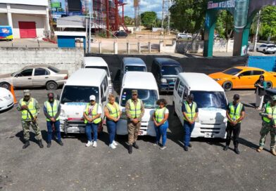 INTRANT retiene vehículos a haitianos que ofrecían servicios ilegalmente en Ciudad Juan Bosch INTRANT retiene vehículos a haitianos que ofrecían servicios ilegalmente en Ciudad Juan Bosch